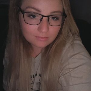 Meet your posher! 💕